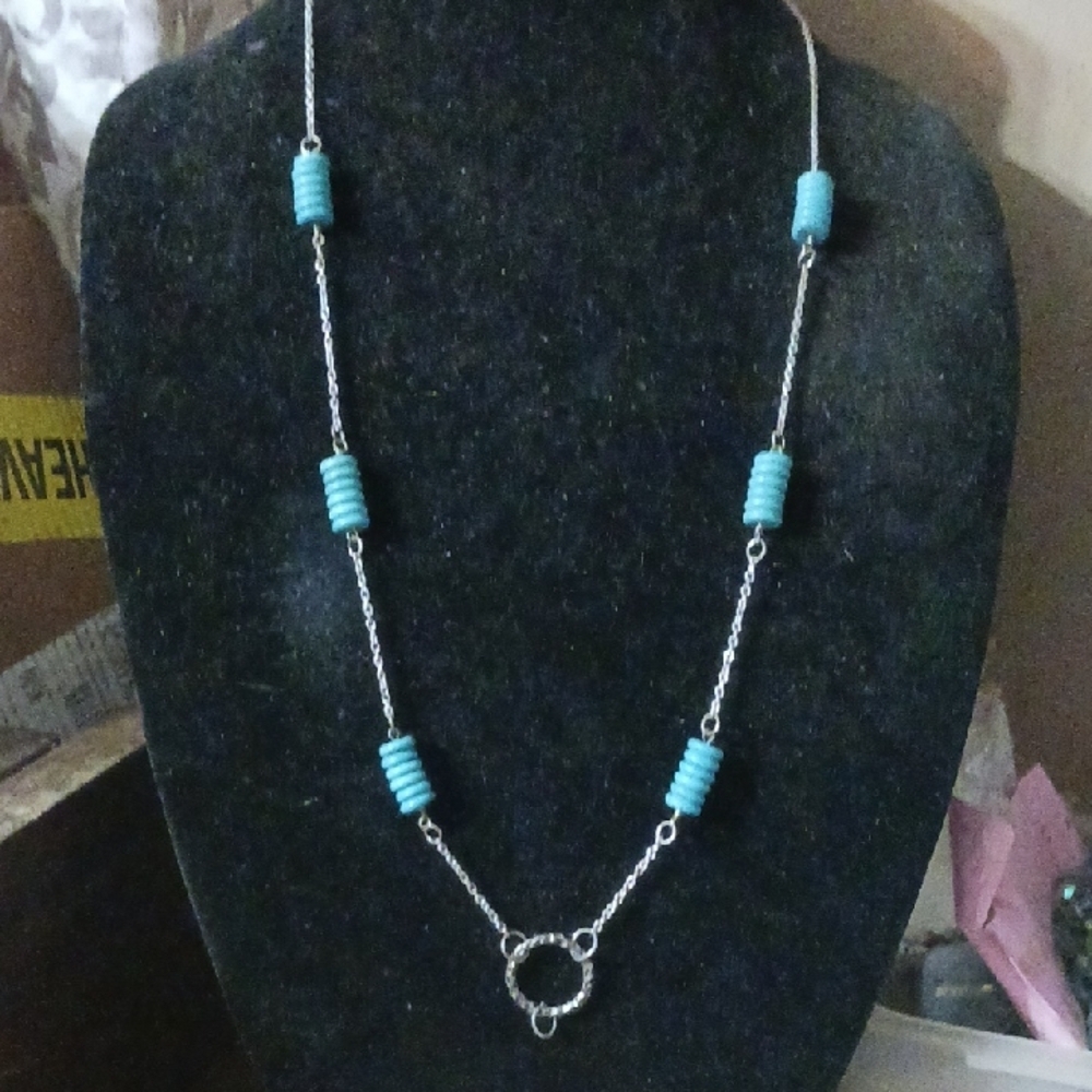 Chic Silver Necklace with Turquoise Accents